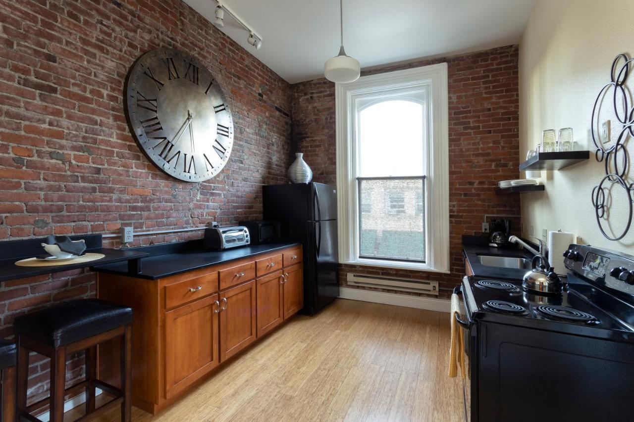3rd Street Flats Apartment *
